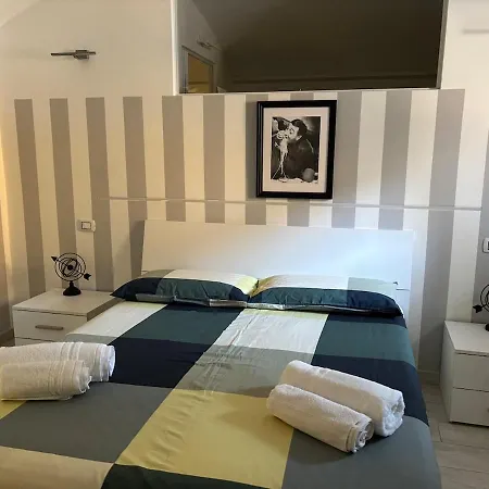 The Black And White House - Quadrilateral * 都灵