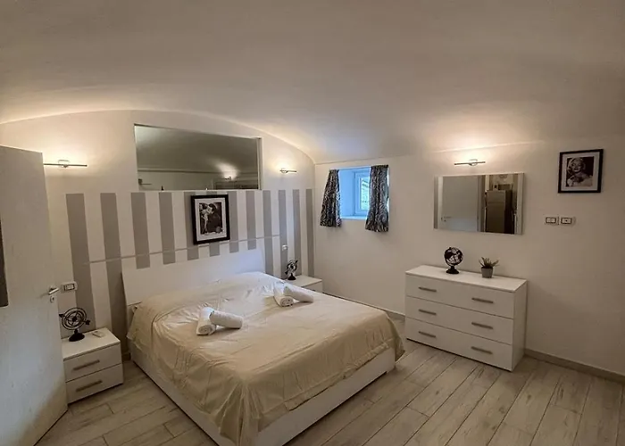The Black And White House - Quadrilateral Apartman Torino