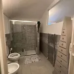 The Black And White House - Quadrilateral Apartmán *